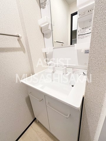 洗面設備　写真：設備同仕様の別物件です