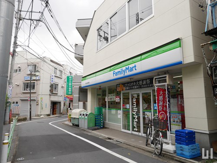 コンビニ　ファミリーマート（コンビニ）まで80m