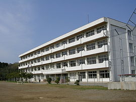 中学校　木更津市立清川中学校（中学校）まで1495m