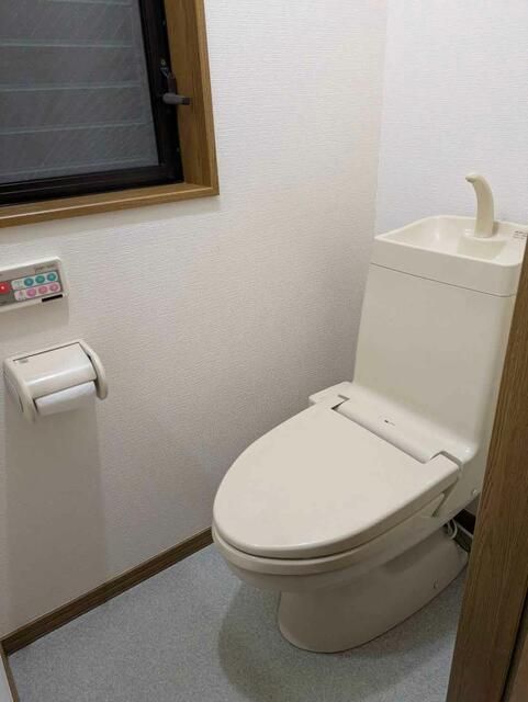ＪＲ南武線 南多摩駅 徒歩8分 3階建 築29年のトイレ写真