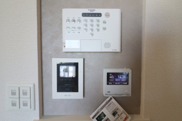 セキュリティ　ALSOKホームセキュリティ標準搭載、カラーモニター付インタ