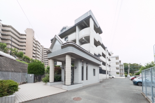 建物外観　モニター付きオートロックです。