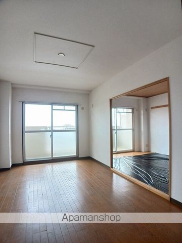 近鉄けいはんな線 新石切駅 徒歩26分 6階建 築30年の居間写真