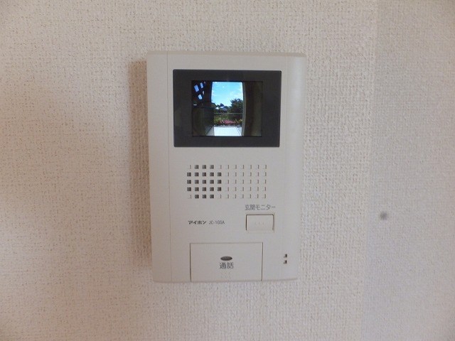 セキュリティ　来客者が確認出来るモニター付きインターホン。