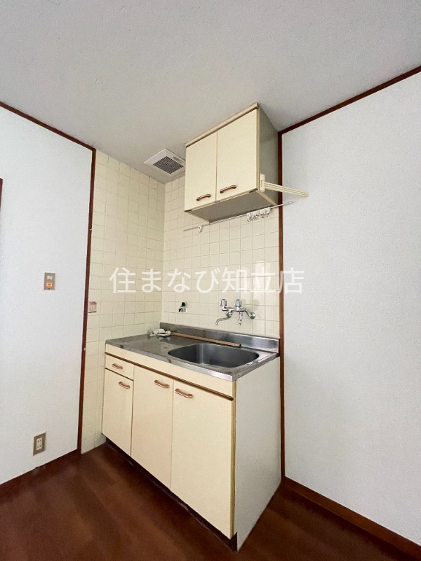 キッチン　別室同型写真／反転
