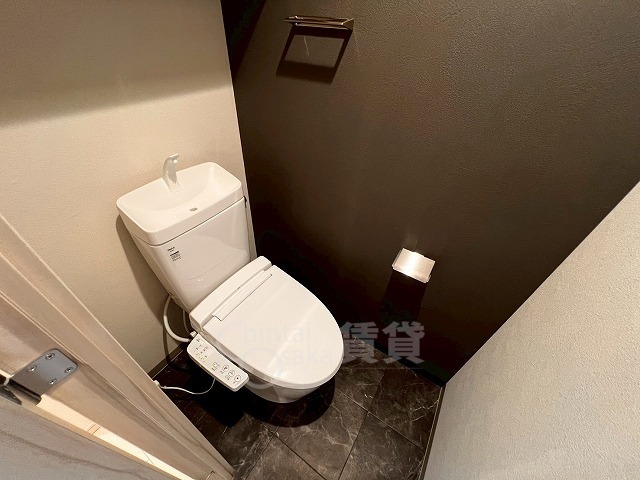 ＪＲ大阪環状線 弁天町駅 徒歩8分 14階建 築1年のトイレ写真