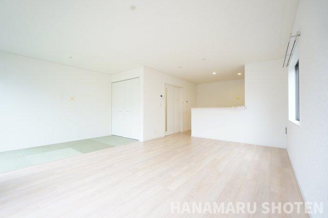 居室・リビング　物件、駅でお待ち合わせでのご案内歓迎！お電話でのご予約がスム