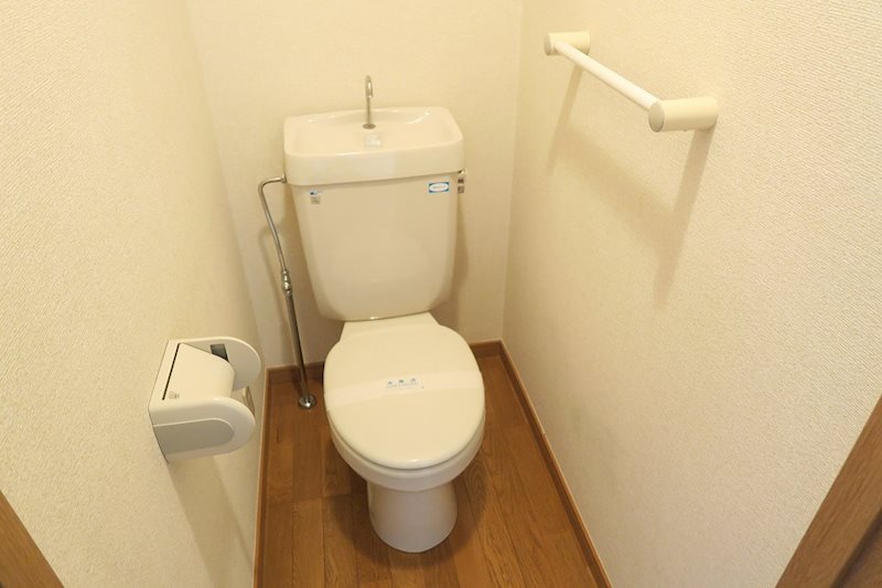 京王線 府中駅 徒歩3分 8階建 築29年のトイレ写真