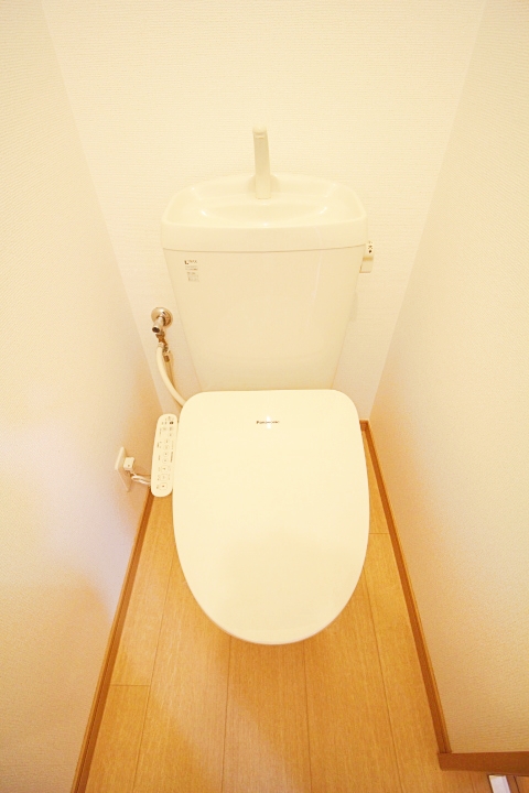 鹿田本町戸建のトイレ写真