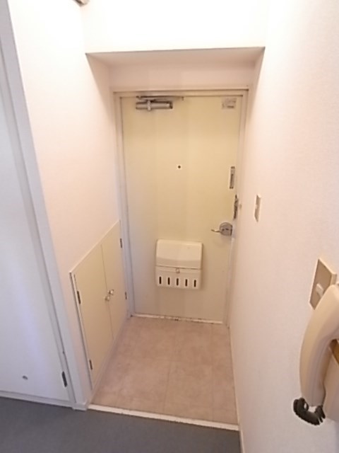 サンシャトー三宮の玄関写真