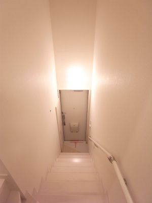 京王線 南平駅 徒歩3分 2階建 築13年の玄関写真