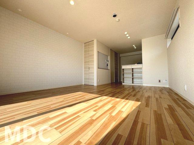 ＪＲ徳島線 蔵本駅 徒歩7分 3階建 築5年の居間写真