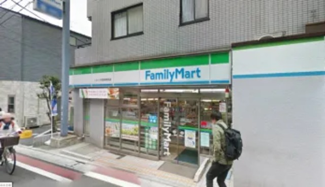 コンビニ　ファミリーマート日本年金機構本部／S店（コンビニ）まで443m