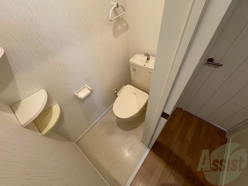 トイレ　ウォシュレット機能がついたトイレです。安心して使用できます。