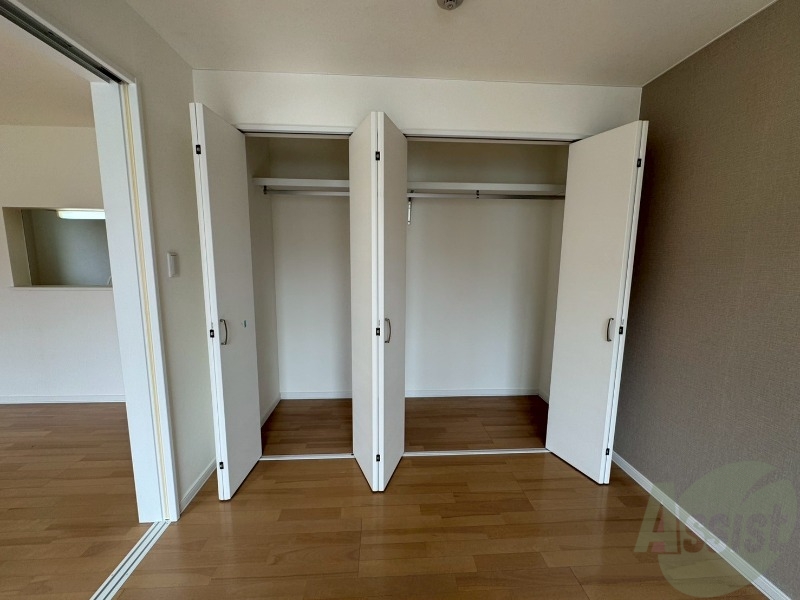 収納　寝室の収納です。部屋がすっきり片付きます。