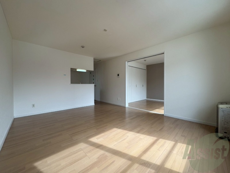 居室・リビング　広くてキレイなお部屋が広がっていて、充実した生活が送れそう。