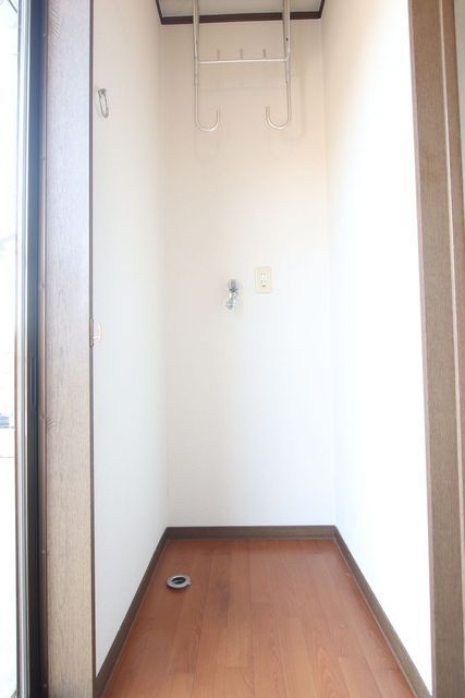 その他　サンルームに洗濯機置き場