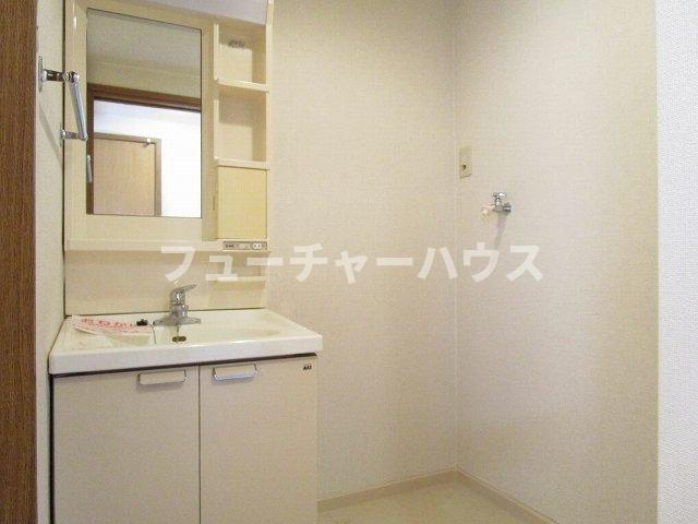 洗面設備　コンパクトで使いやすい洗面所