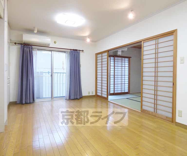 居室・リビング　広々とした居室