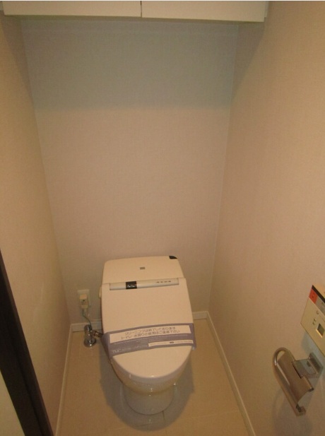 都営大江戸線 西新宿五丁目駅 徒歩5分 44階建 築19年のトイレ写真