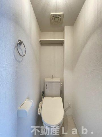 ＪＲ三角線 三角駅 バス乗車時間：15分 最寄りバス停で下車 徒歩6分 4階建 築11年のトイレ写真