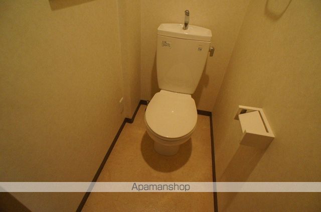 都営大江戸線 西新宿五丁目駅 徒歩5分 12階建 築23年のトイレ写真