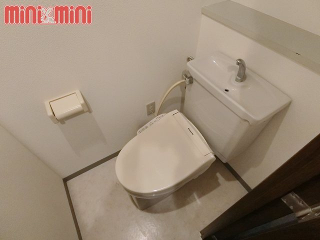 トイレ　ウォシュレット付き