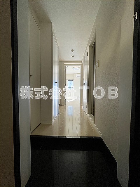 玄関　※クリーニング中の写真※