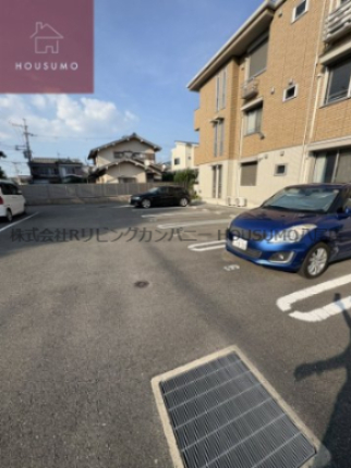 駐車場　駐車場に車を止められます