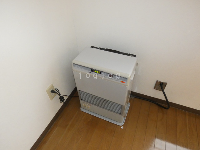 その他設備　冬はあったか石油ストーブです。
