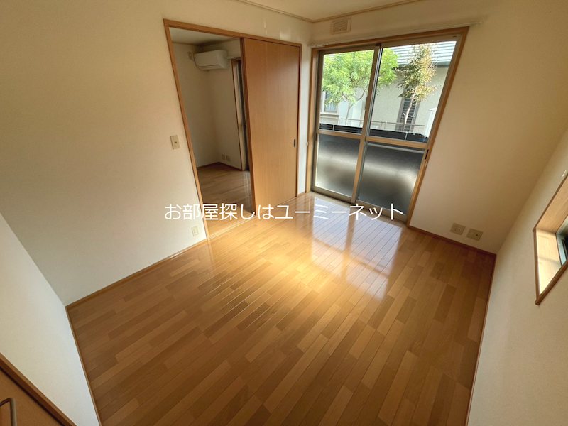 コンフォールKの居間写真