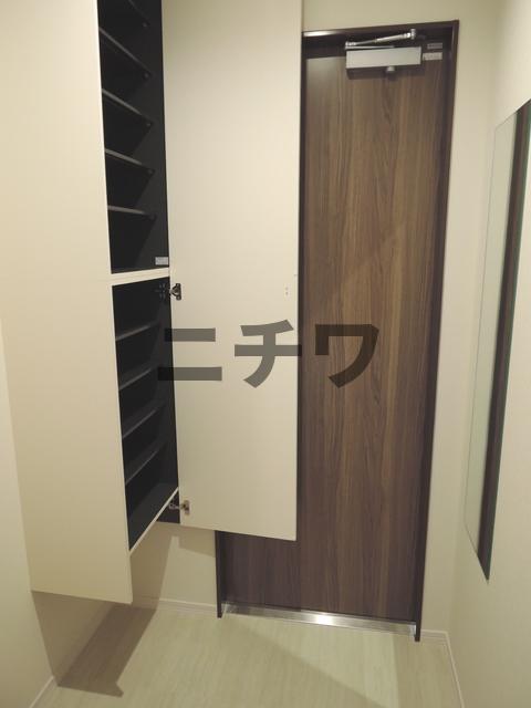 玄関　★姿見の鏡つき★