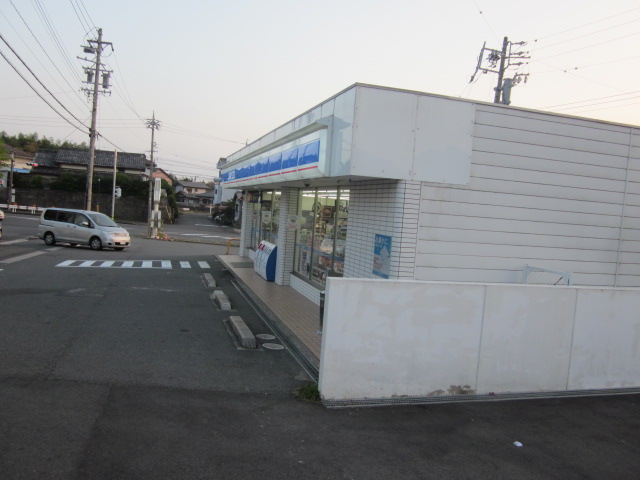 コンビニ　ローソン桑名星見ヶ丘店（コンビニ）まで319m