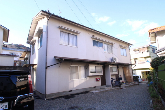 【広島市東区中山西のアパートの建物外観】