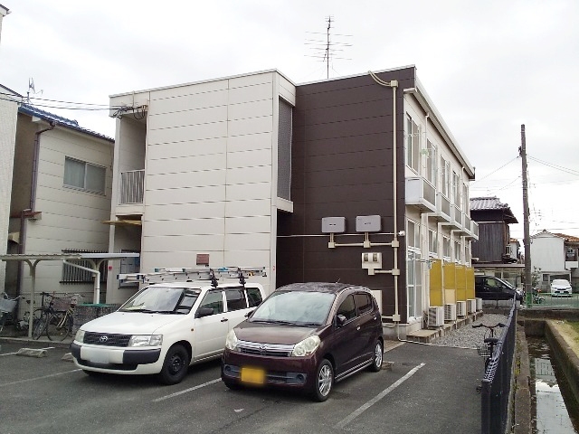 茨木市鮎川のアパートの建物外観