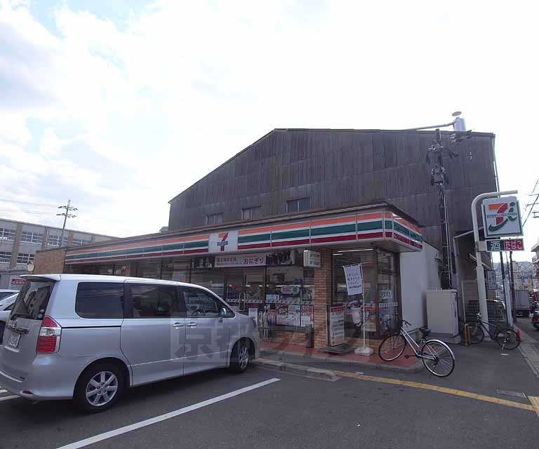 【京都市山科区竹鼻地蔵寺南町のマンションのコンビニ】