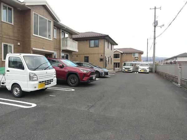 【セジュールアルファA棟の駐車場】