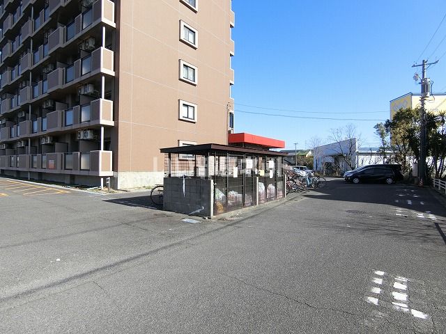 【津市栗真町屋町のマンションのその他設備】