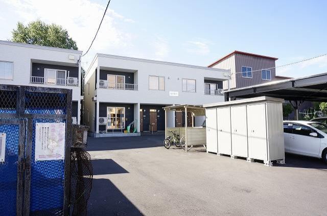 上川郡比布町新町のアパートの建物外観