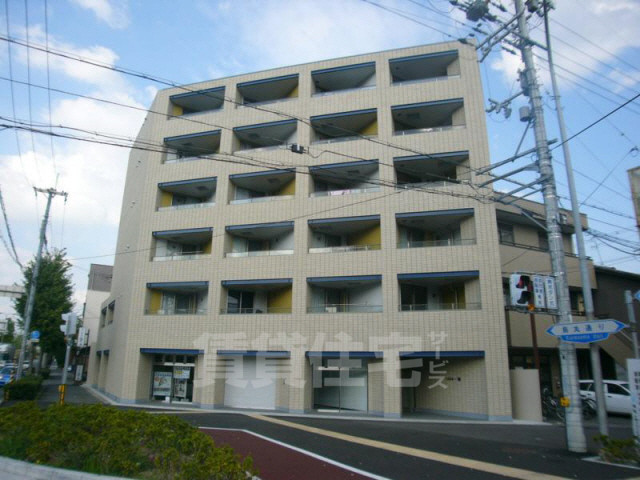 【京都市南区東九条河辺町のマンションの建物外観】