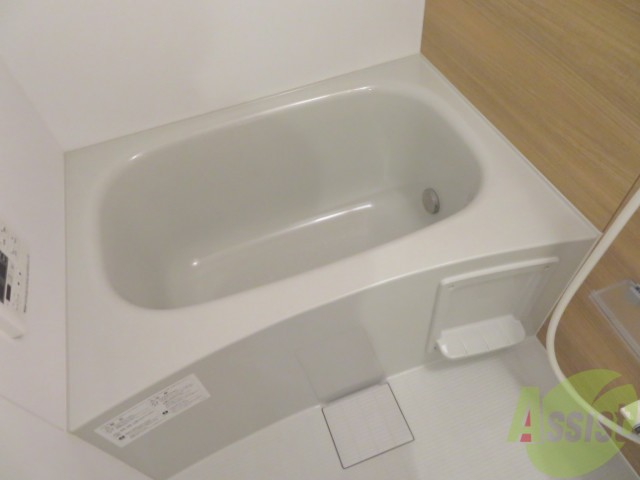 バス・シャワールーム　落ち着いたデザインのバスルーム。ゆったりできそうです。