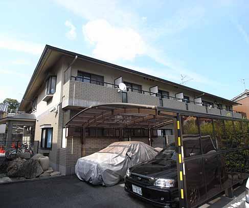 京都市北区等持院東町のマンションの建物外観