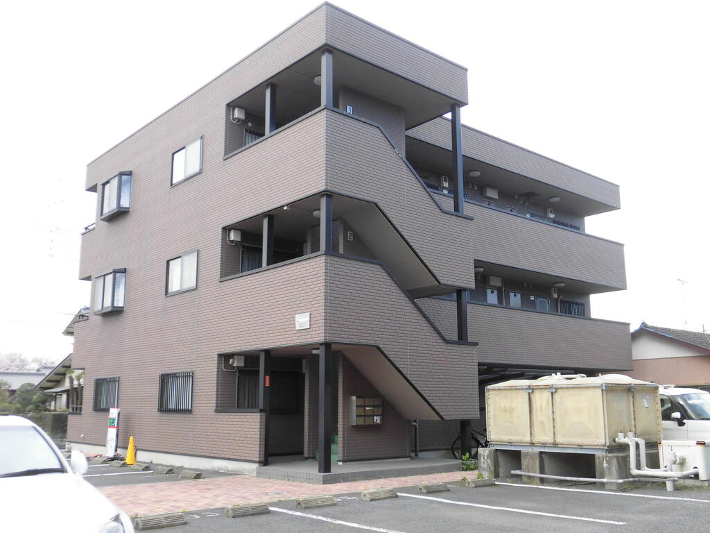 相川マンションの建物外観