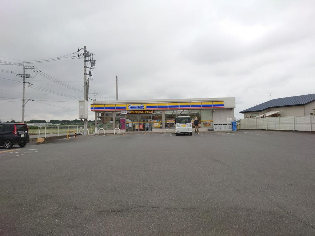 コンビニ　ミニストップ 上里三軒西店（コンビニ）まで910m