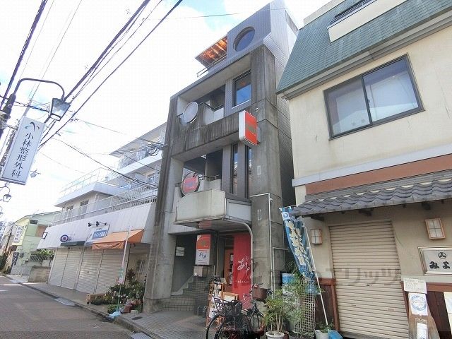 春日ビルの建物外観