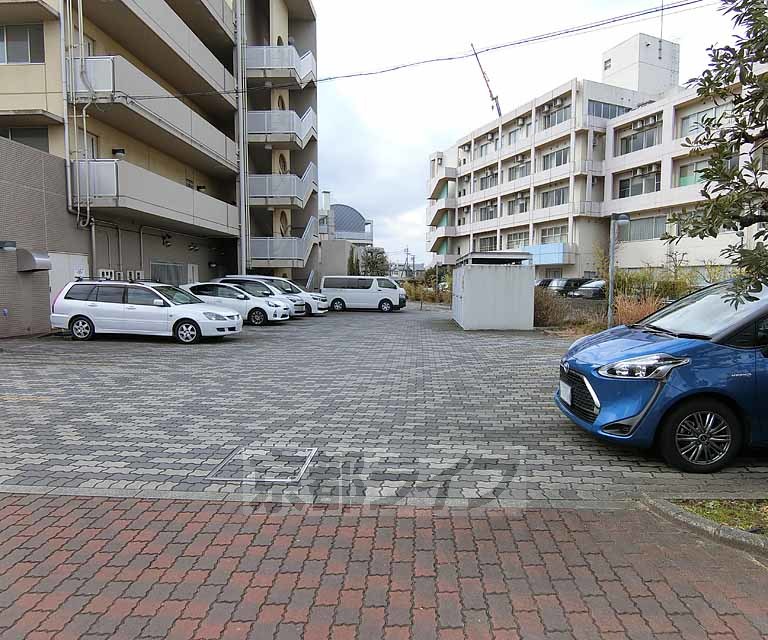 【京都市伏見区久我東町のマンションの駐車場】