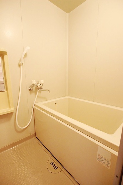 バス・シャワールーム　同物件別号室の写真です。