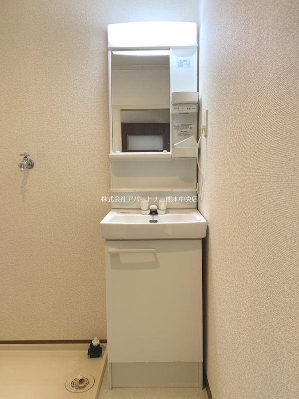 洗面設備　独立洗面台です