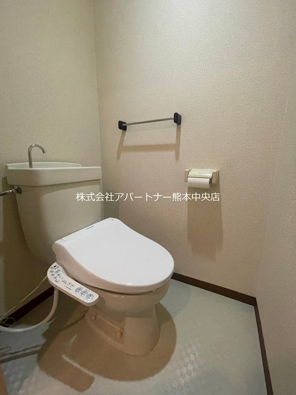 トイレ　ウォシュレット付きです