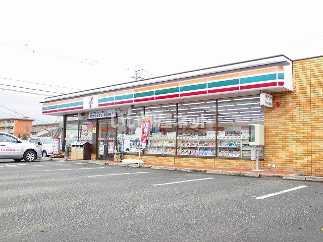コンビニ　セブンイレブン（コンビニ）まで655m